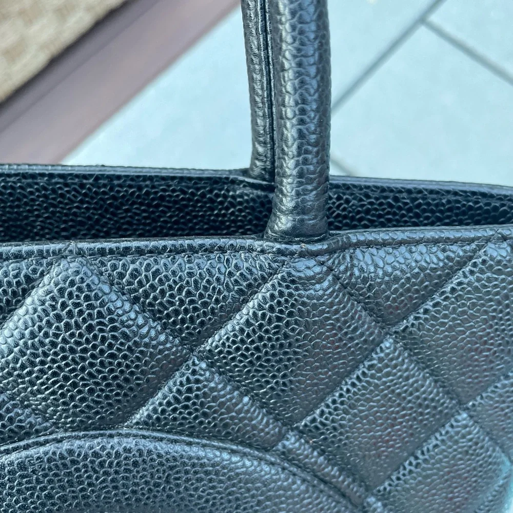 Vintage Chanel Medallion Quilted Tote Handbag - Picture 15 of 16